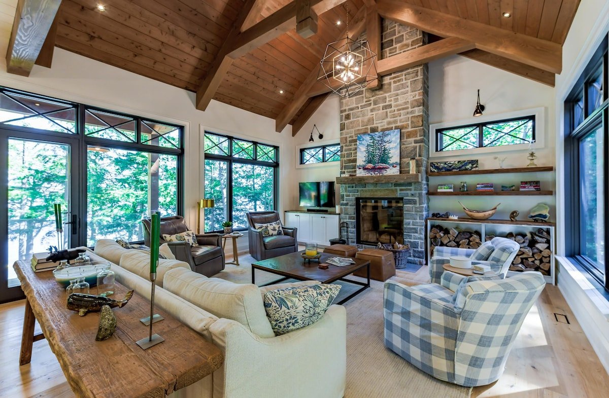 7 bed Oasis on Lake Muskoka! Boathouse + Bunkie! gallery image 4