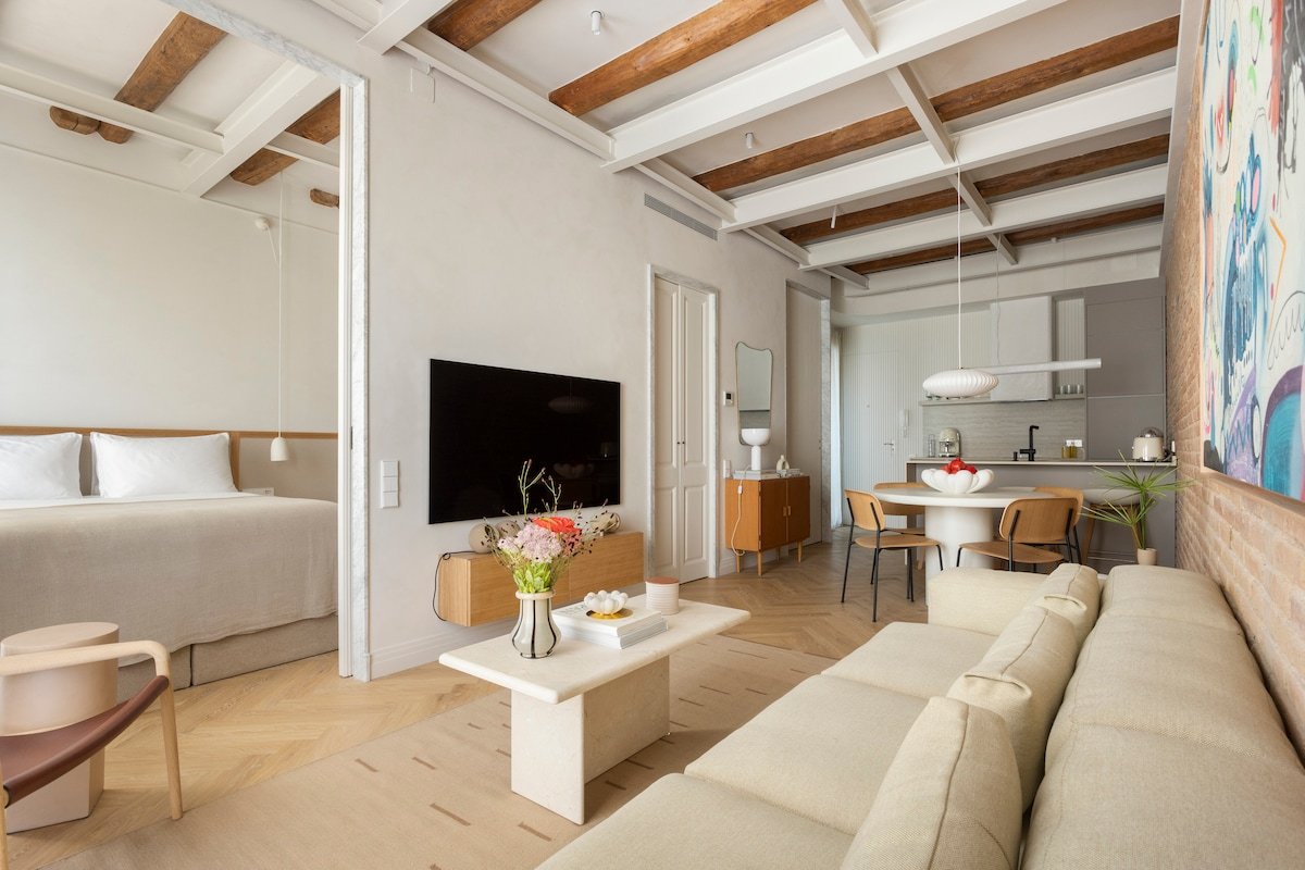 NEW Luxurious apartment in the heart of “Eixample” gallery image 3