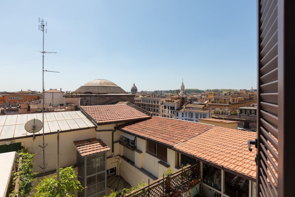 Wonderful apartment with Pantheon view gallery image 3