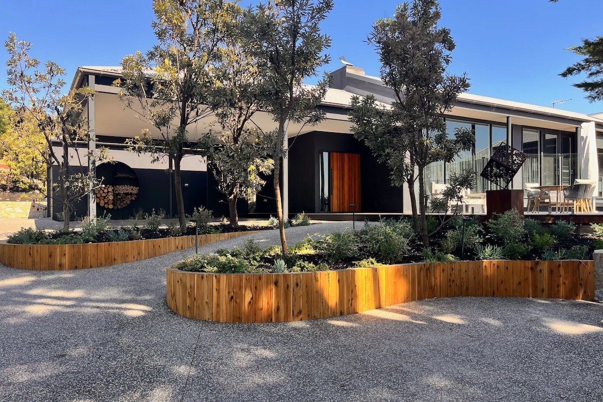 *Ohana Luxury Retreat*-beach access, heated pool gallery image 5