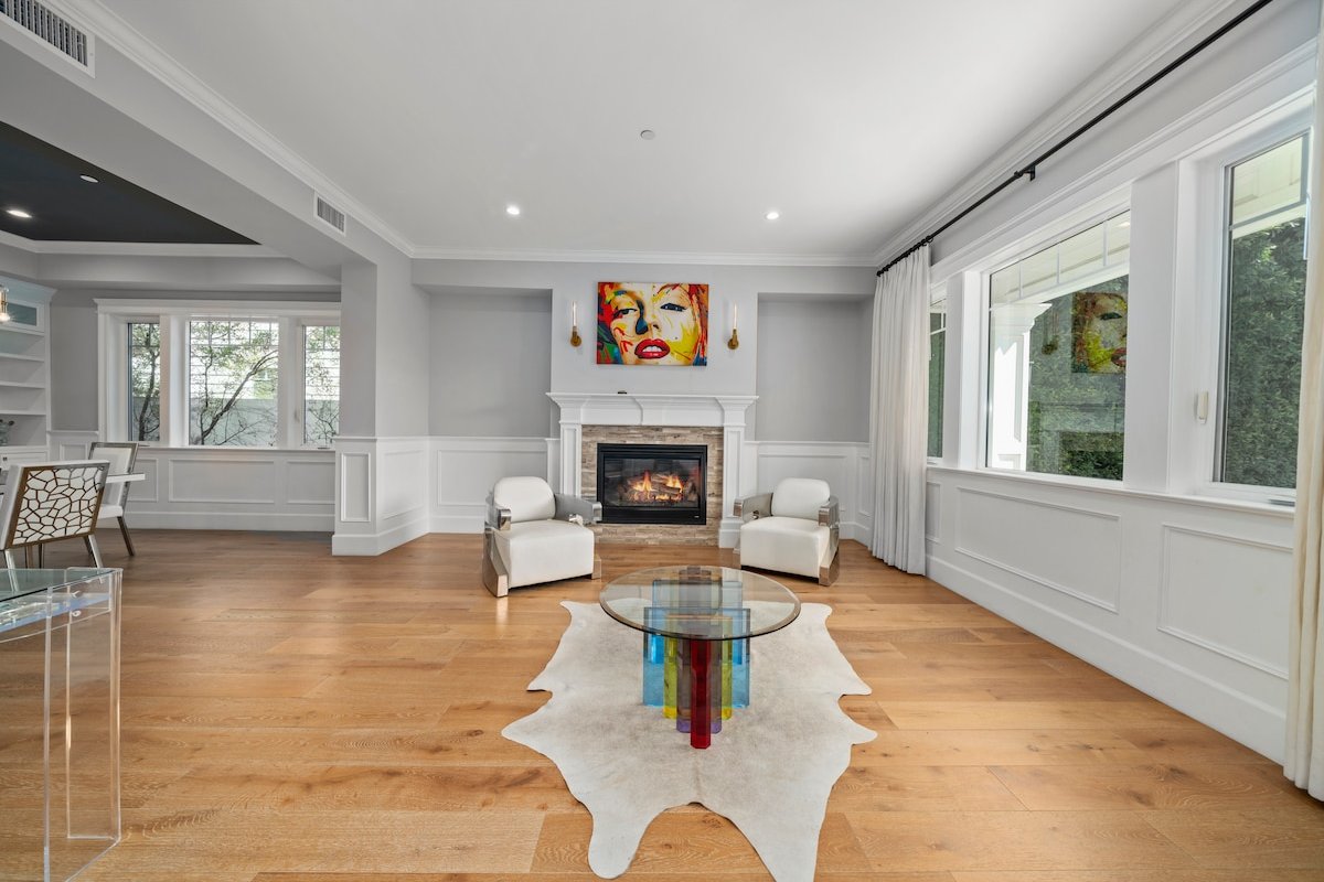 Crystal Outstanding House w Heated Pool & Jacuzzi gallery image 5