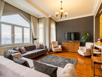 Spacious 3BR Flat w/Magnificent views at Galata