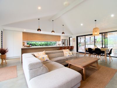 Poolside Paradise | Walk to Dicky Beach & Cafés