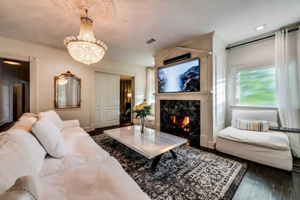 Spacious Historic Stay | Huge Private Balcony gallery image 2