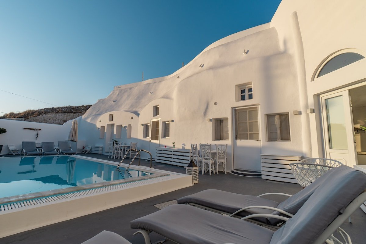 Cally Cave House with Private Pool near Fira gallery image 5