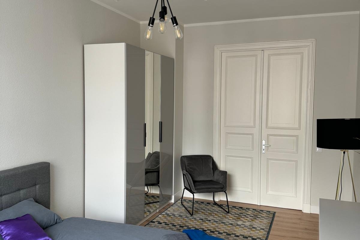 Beautiful, spacious, central 4BR gallery image 4