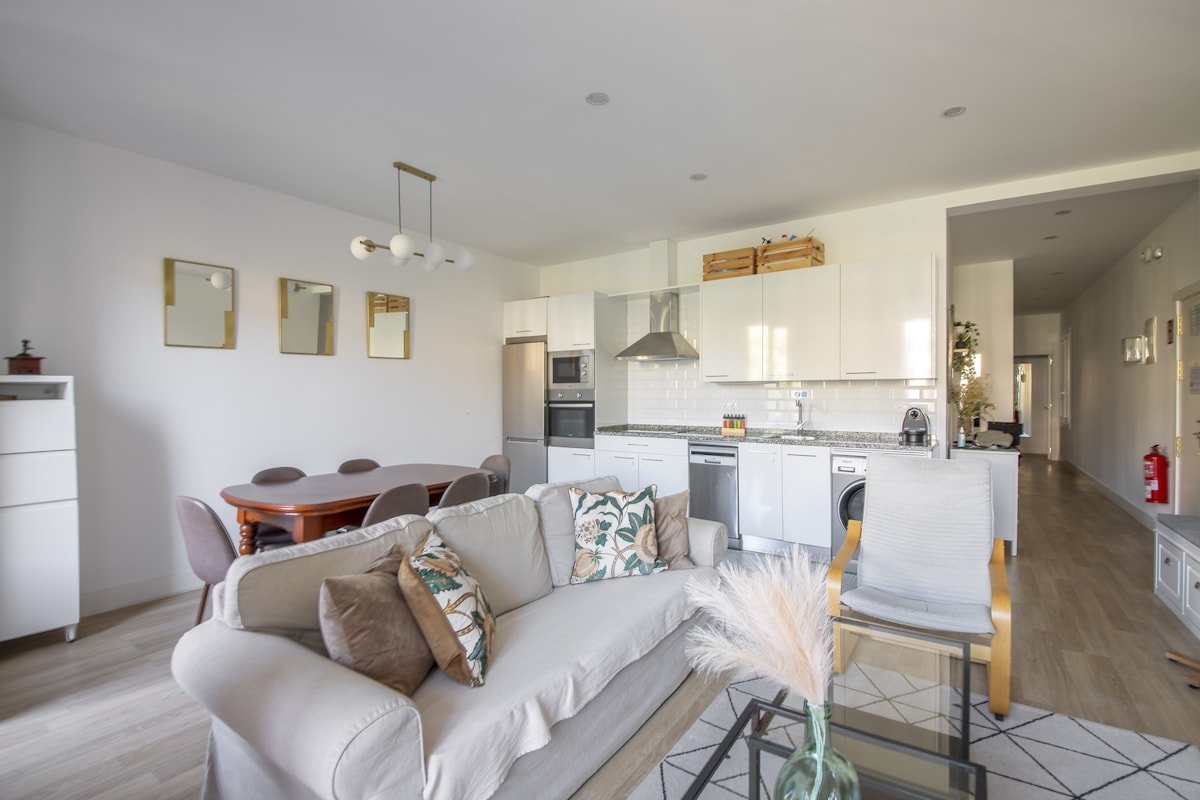 Easo Suits Family Friends gallery image 2