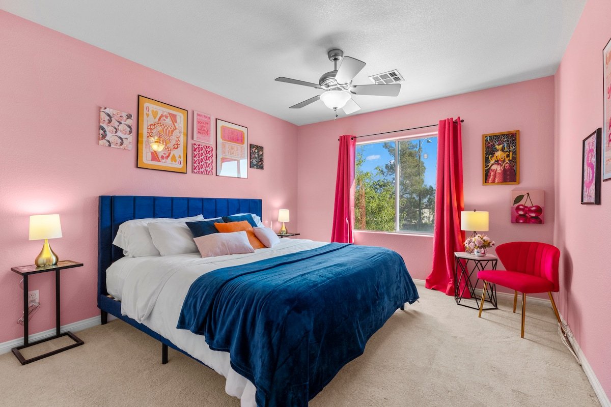 Vegas Oasis with Pool & Hot Tub gallery image 4