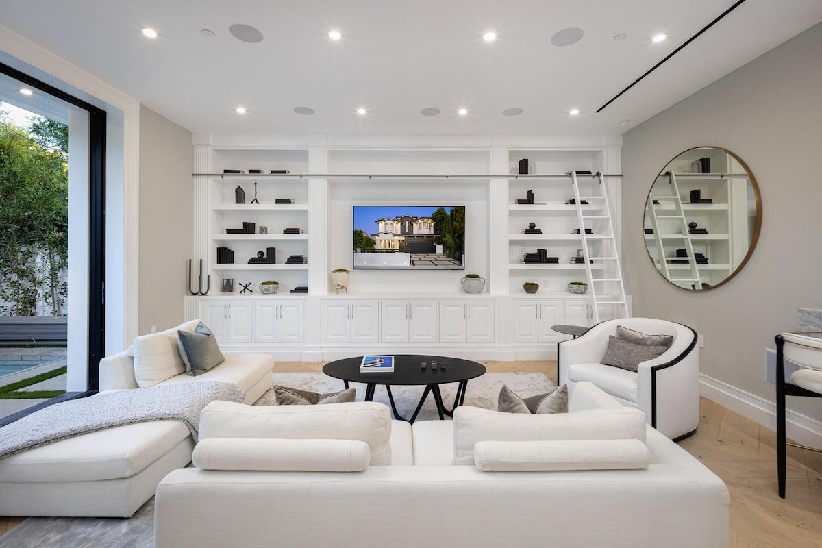 Stylish Beverly Grove Villa with Poolside Escape gallery image 4