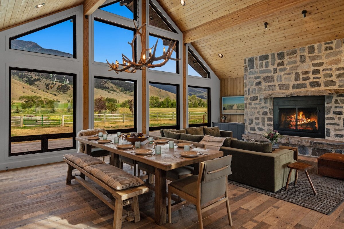 Luxury Oasis Near Yellowstone, Spacious with pond gallery image 2