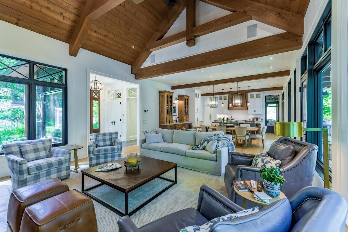 7 bed Oasis on Lake Muskoka! Boathouse + Bunkie! gallery image 5