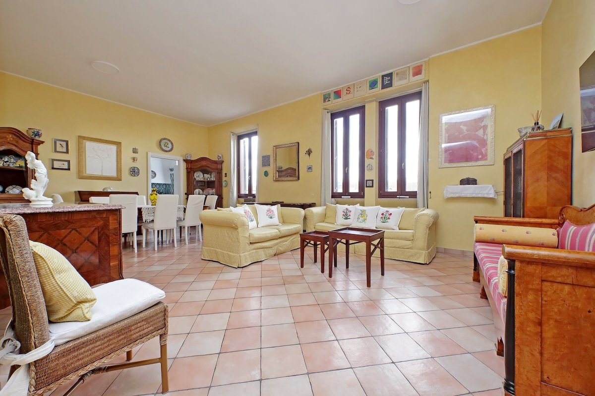 Charming Vatican apartment 150m2 / 1600 sq ft gallery image 4