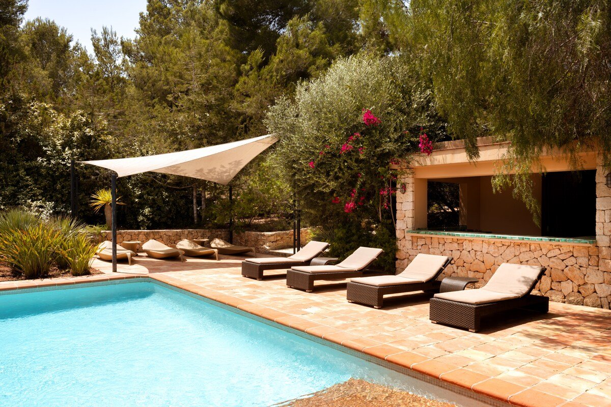 Luxury-Infinity Pool-Gardens-Large gallery image 2