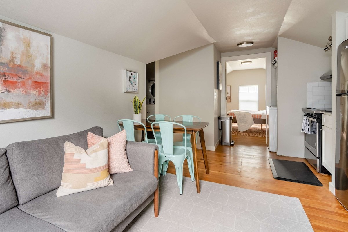 Perfect for Groups & Families • 8BR • Sleeps 16 gallery image 4