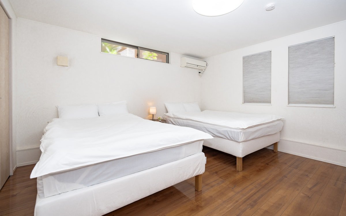 2Min to Shinjuku, 3Min Walk to Shin-Okubo Central! gallery image 3