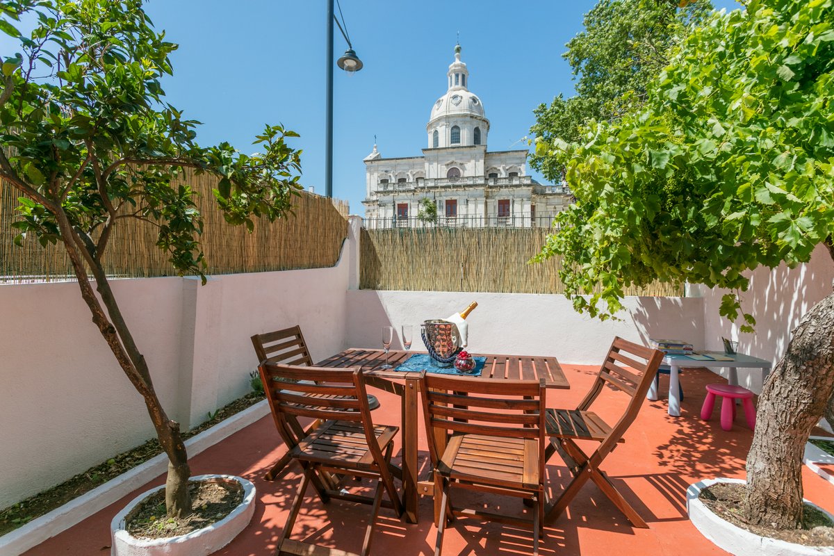 Belém Vintage Superb Private Terrace with amazing view to Igreja da Memória