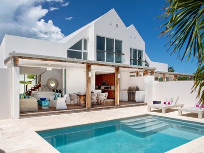 Lux Solaris: Villa w/Pool & Golf Cart by the Beach