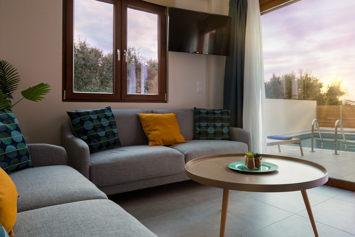 300m from Beach w/Private Pool, Walk to Amenities gallery image 5