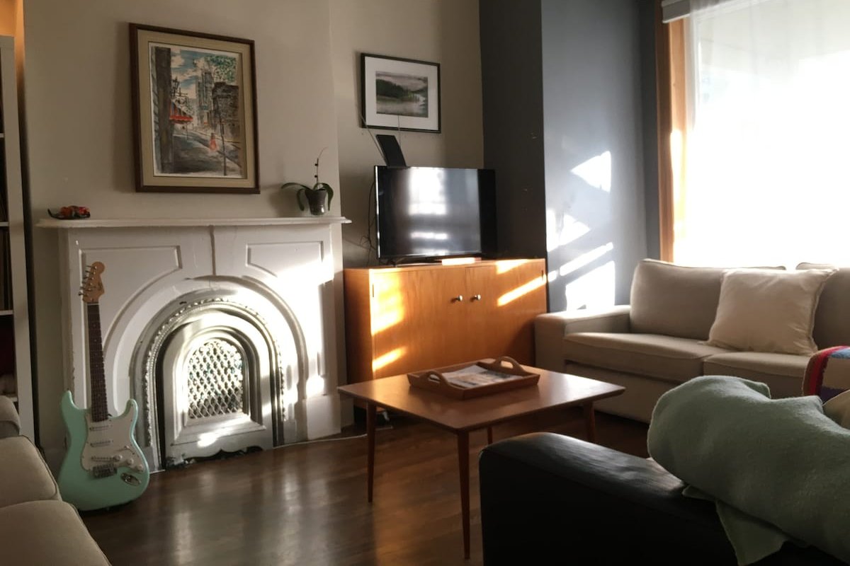 Toronto Home With a View gallery image 2