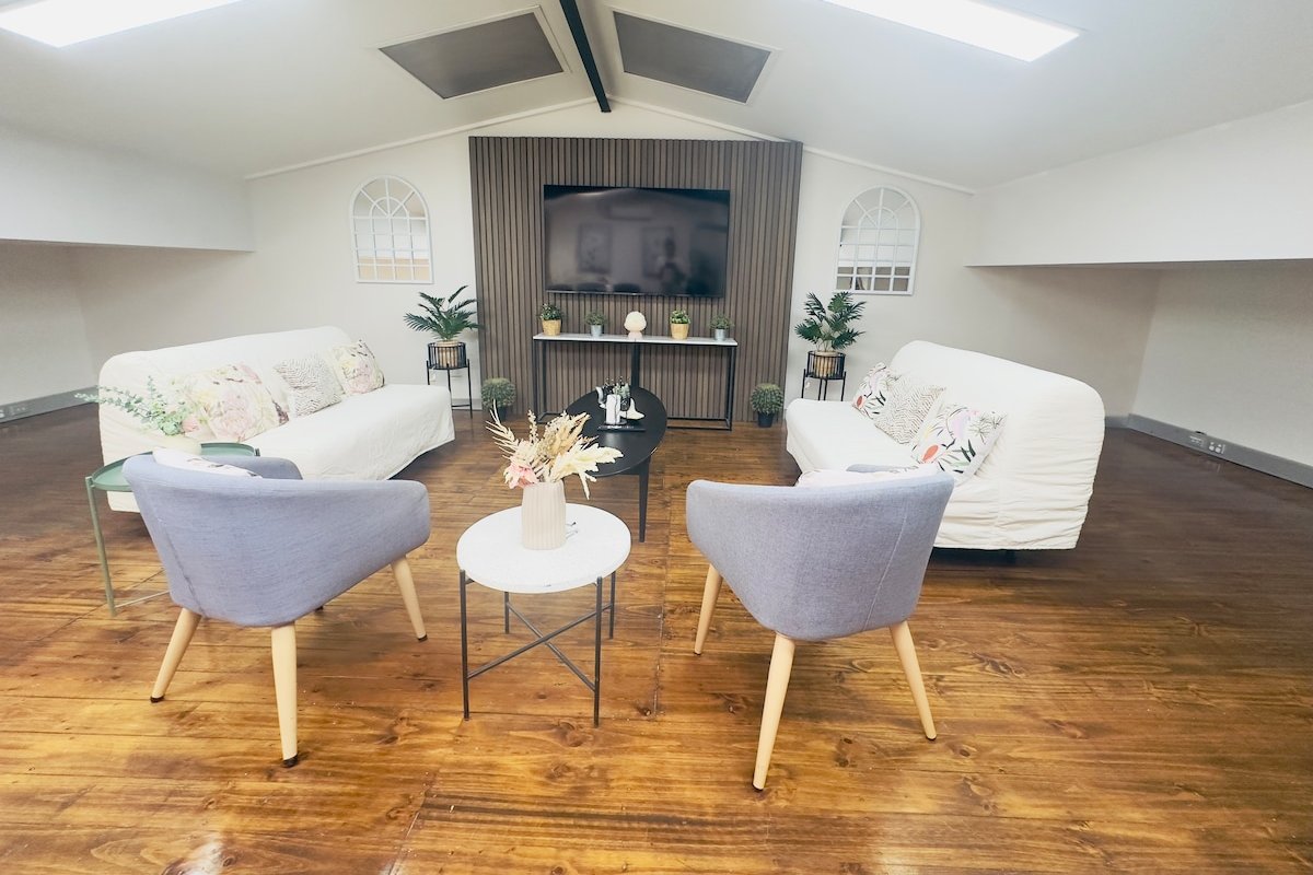 BIG GROUP w FIVE BeDRooM(16pp) in North MEL gallery image 5