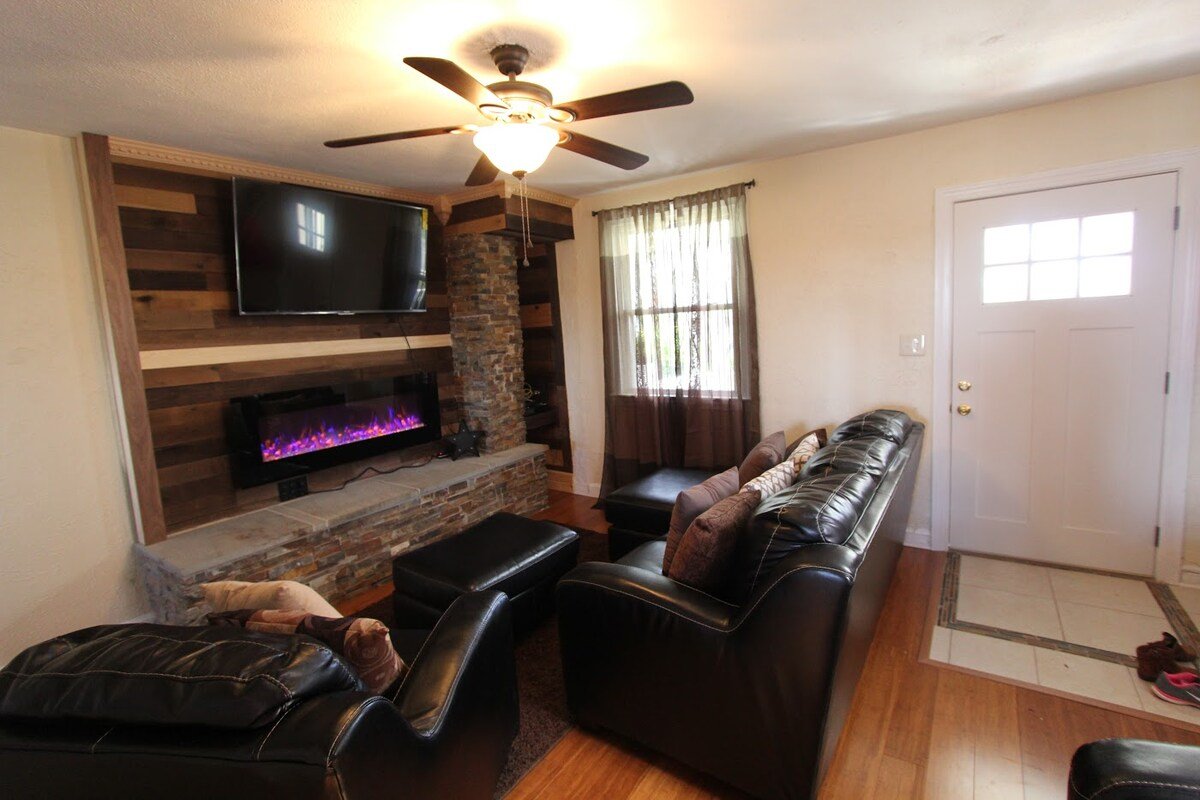 Cozy 5 BR, 2.5 BA home gallery image 2