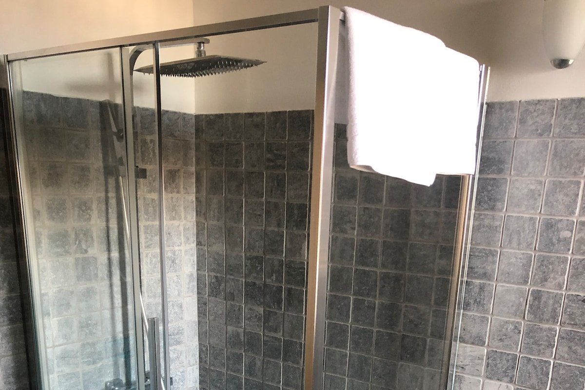 Central and Sunny Apartment – Navigli gallery image 4