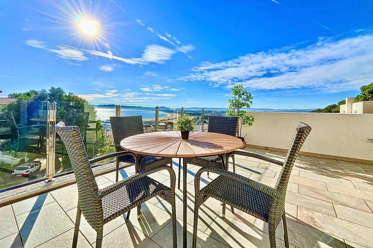 Villa with view & private pool