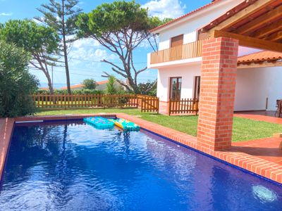 Calm sea view pool & lawn. Family & children