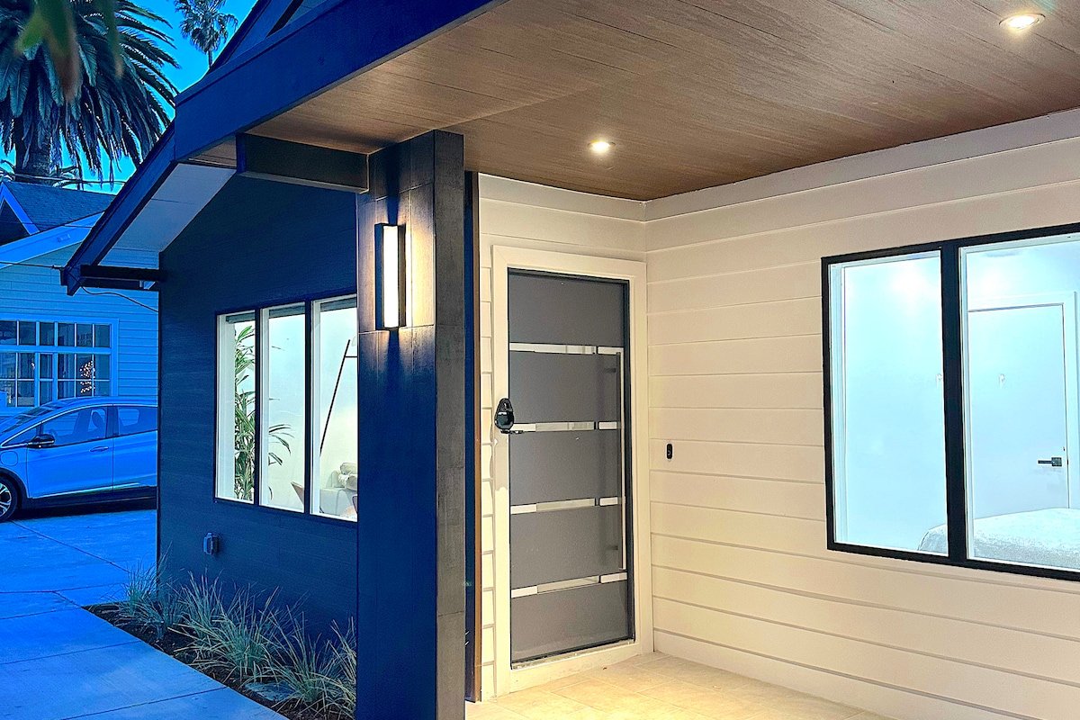 Upscale Modern House Near Mountain View Downtown gallery image 5