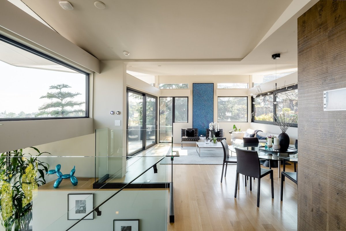 Modern Castro View Home gallery image 5