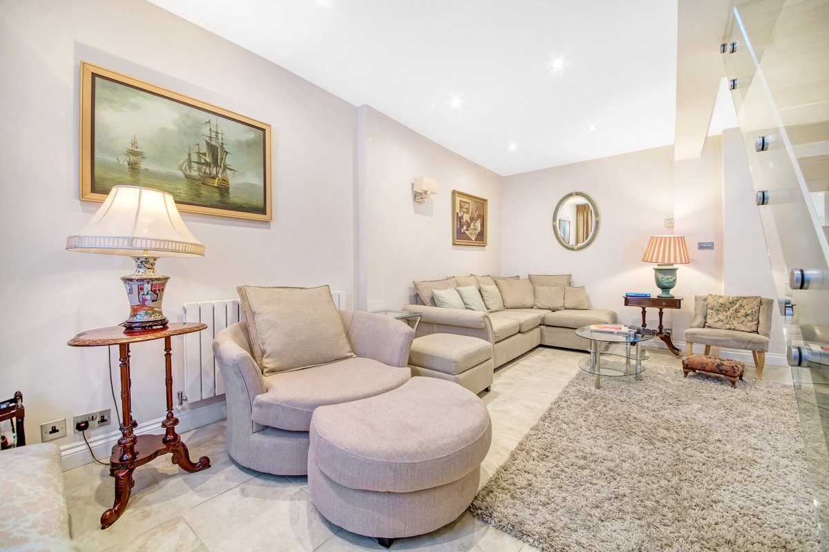 Entire Stunning Nothing Hill House with terrace gallery image 3