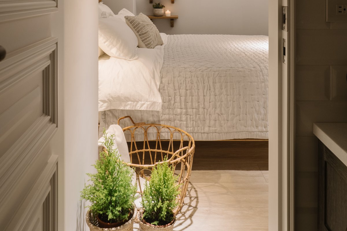 Apt E. 尋找1-3個月租的客戶. 5 mins to MRT