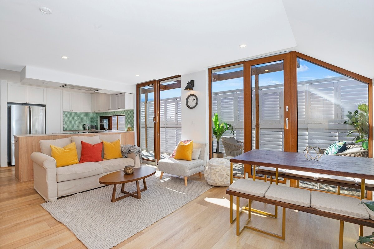 Lux Penthouse (3 rooms) 8 mins walk to the beach gallery image 4