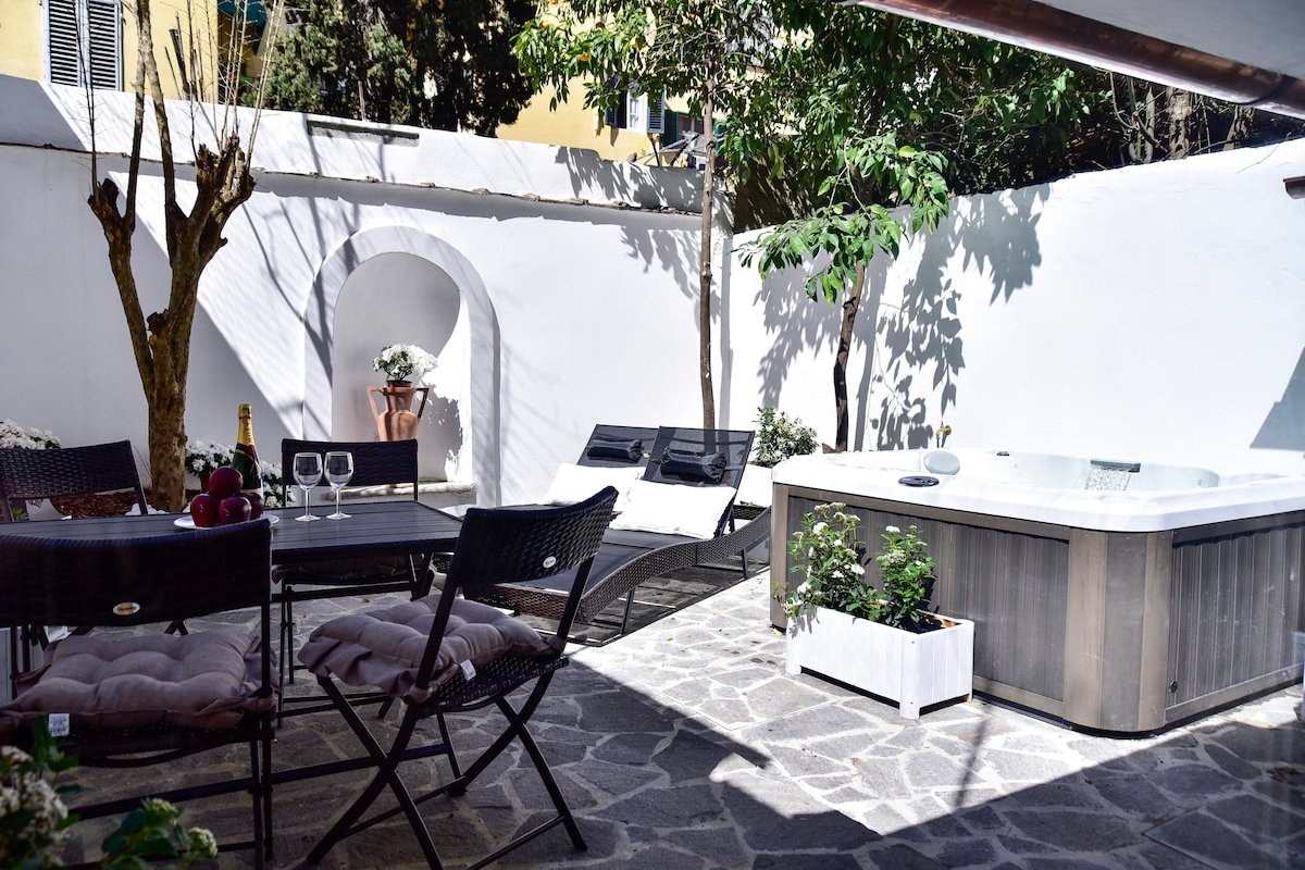 Pepi Residence: private garden and jacuzzi; duplex gallery image 3