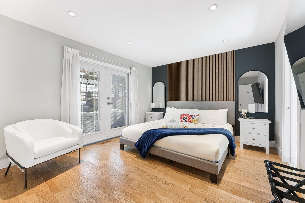 Mountain View, King Bed, & Minutes from Downtown gallery image 4