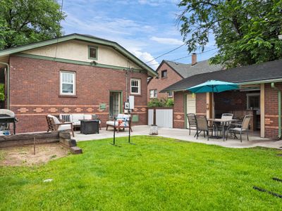 3 min to DU, gameroom, wifi, BBQ