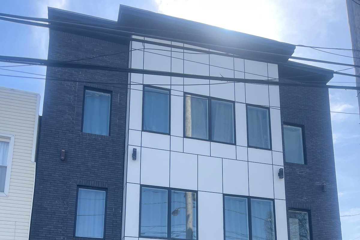 New construction 5bedroom/5bath close-to NYcity gallery image 2