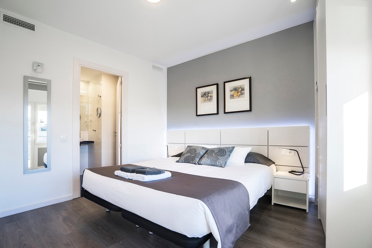 Apartamento Gaudir, con inspiraciones modernistas. Luminoso, céntrico y seguro. gallery image 4