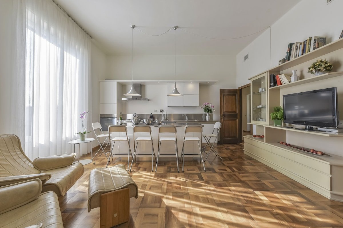 La Magnifica– A Vogue-featured exclusive penthouse gallery image 4