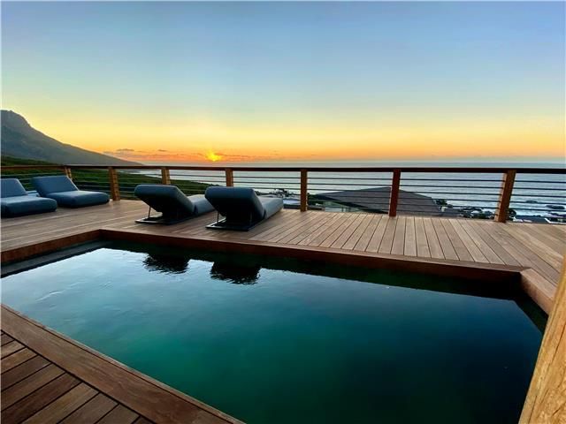 Photo 2 of La Baia accommodation in Camps Bay, Cape Town with 6 bedrooms and 6 bathrooms