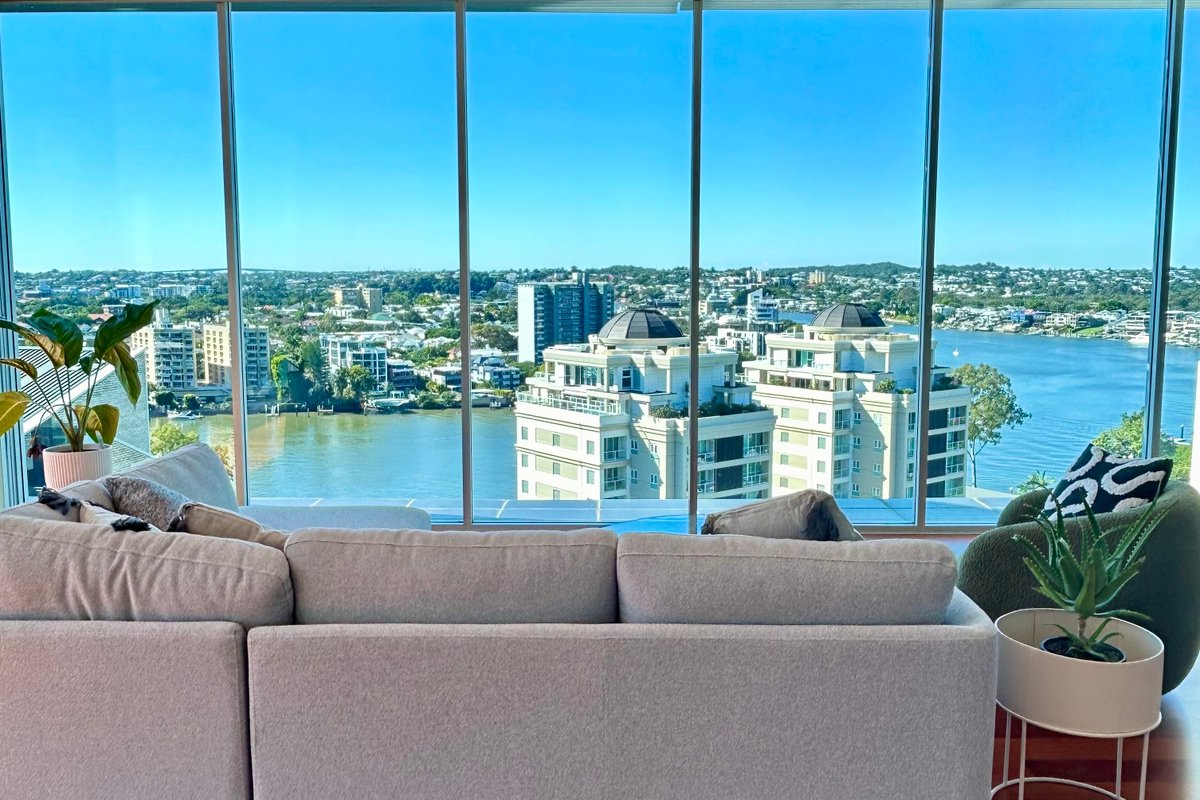 Luxurious Penthouse River Views