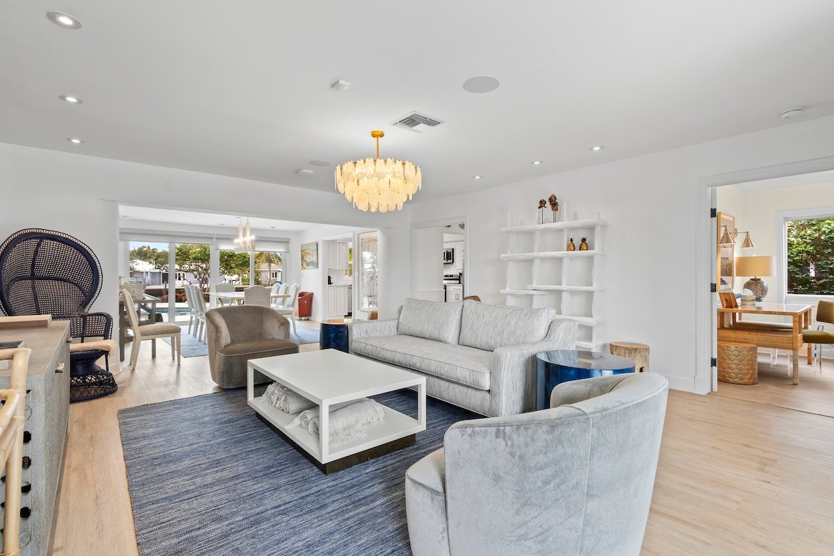 1.5 mi to the Beach/Heated Pool & 2 Paddleboards! gallery image 3