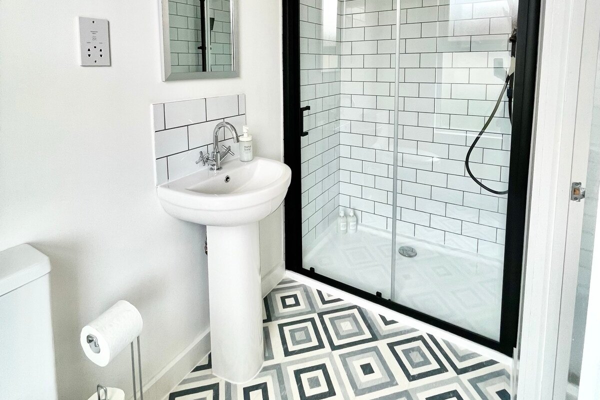 Gatton House. 3 Bedrooms, Sleeps 6 – BS2 gallery image 5