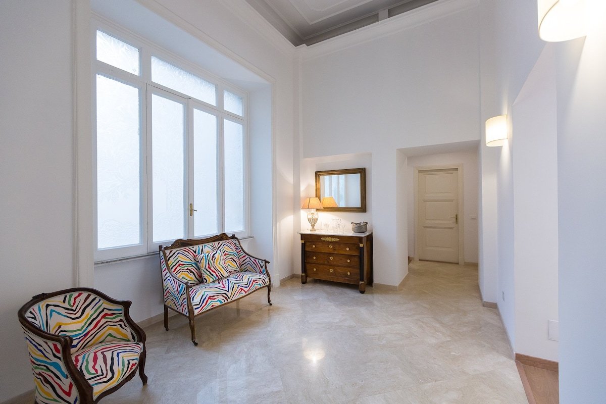 Prestigious Apartment at Via Barberini gallery image 5