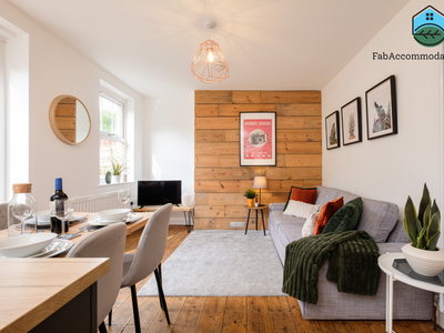 Long Stays-4Bed-2Bath-Parking-By FabAccommodation