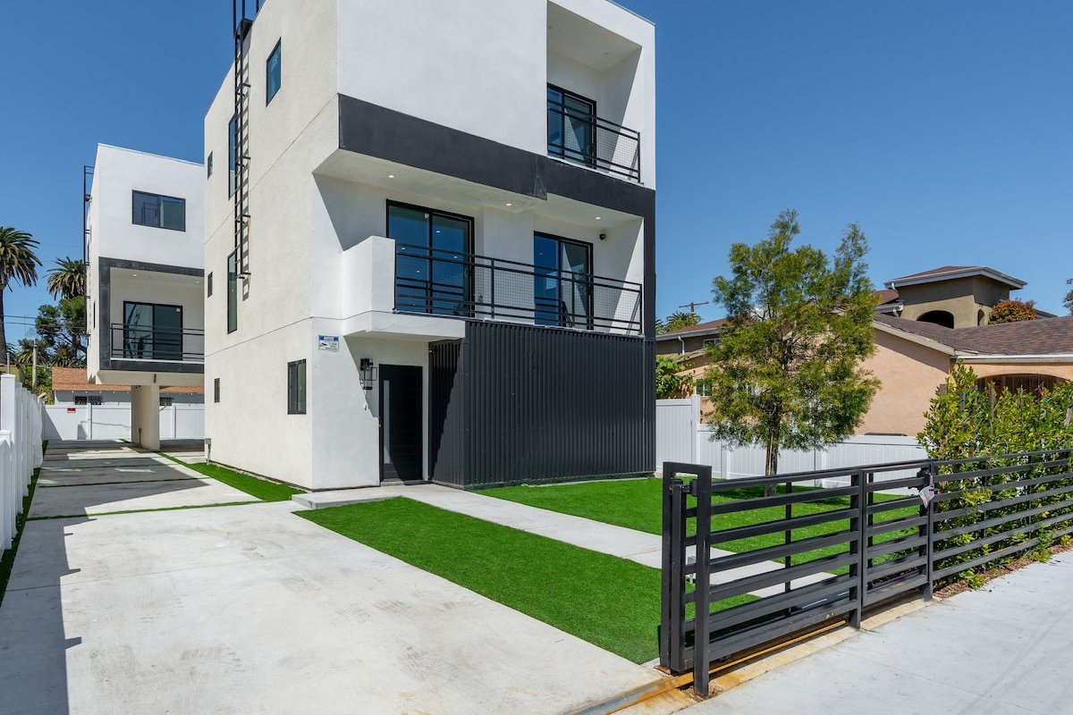 Spacious 9BR Mid City Near USC gallery image 4