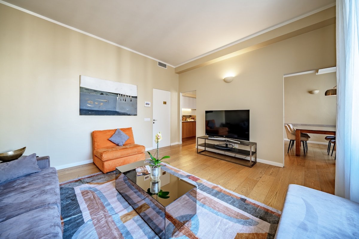 Magnificent Penthouse Duomo -3 bedrooms – 8 Guests gallery image 3