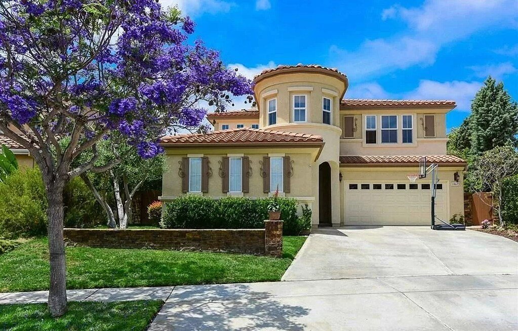 5 bdr home: heated pool/spa, outdoor bar & grill gallery image 3