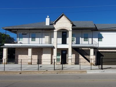 New home in great location ideal for large groups