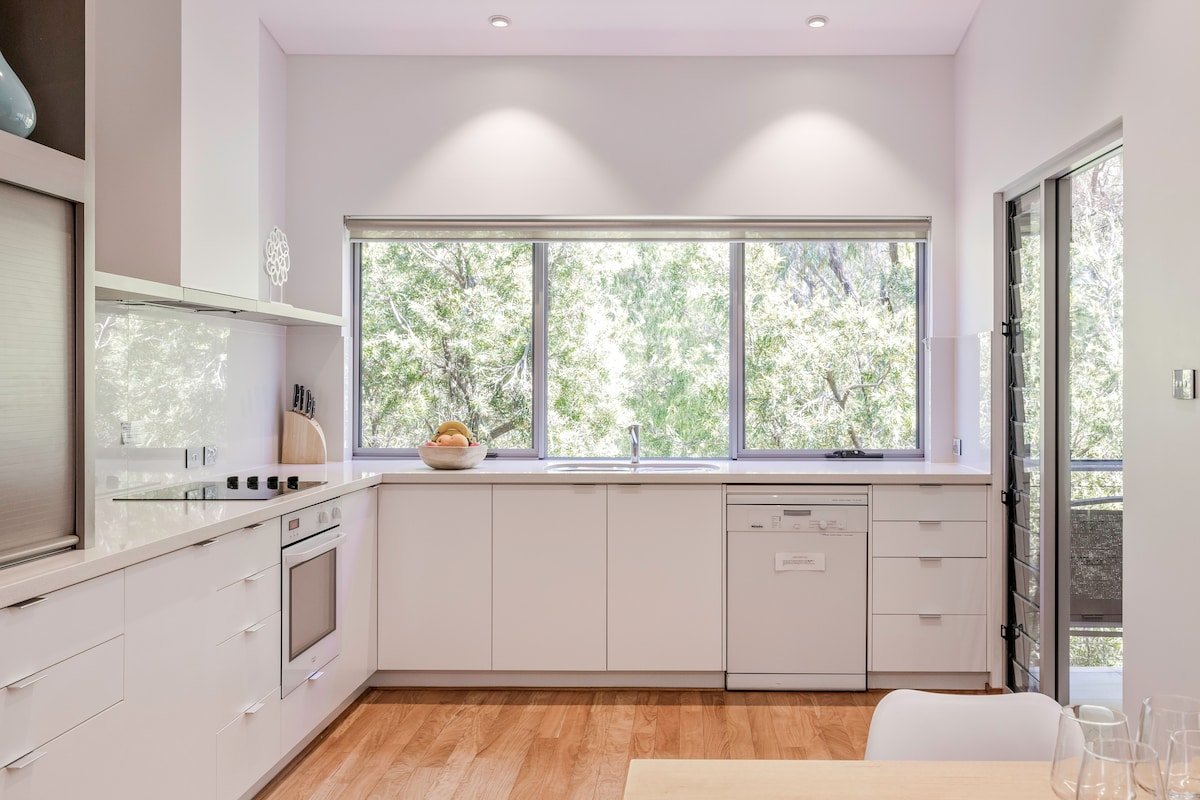 Seascape Luxury Studio Apartment – Luxe Homestays gallery image 3